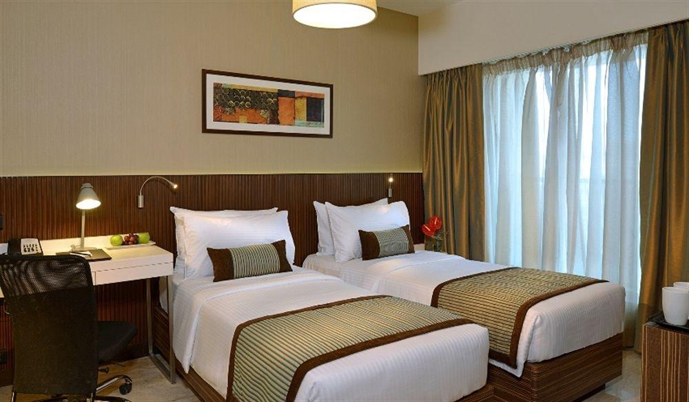 Residency Sarovar Portico Мумбаи Экстерьер фото