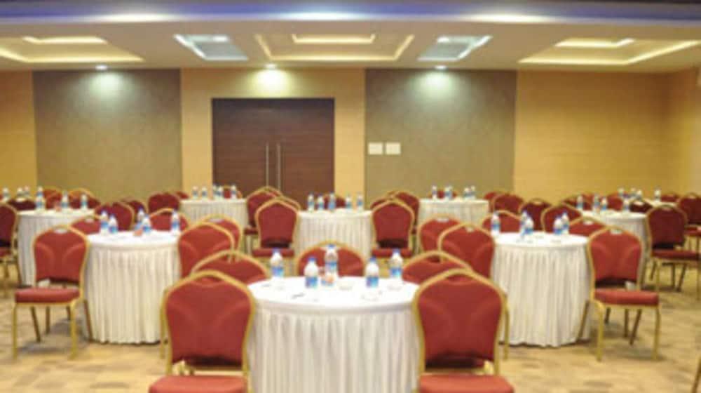 Residency Sarovar Portico Мумбаи Экстерьер фото