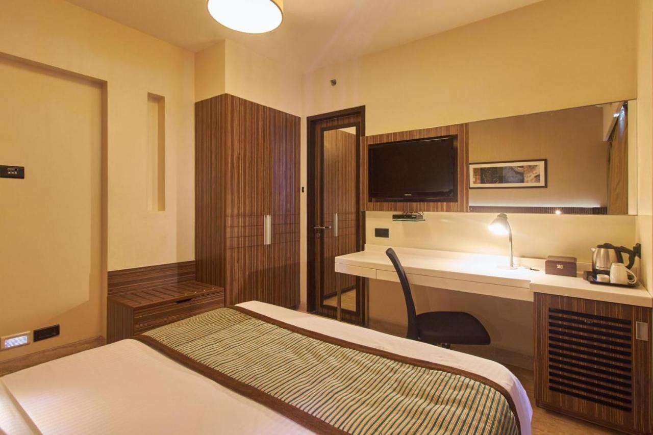 Residency Sarovar Portico Мумбаи Экстерьер фото