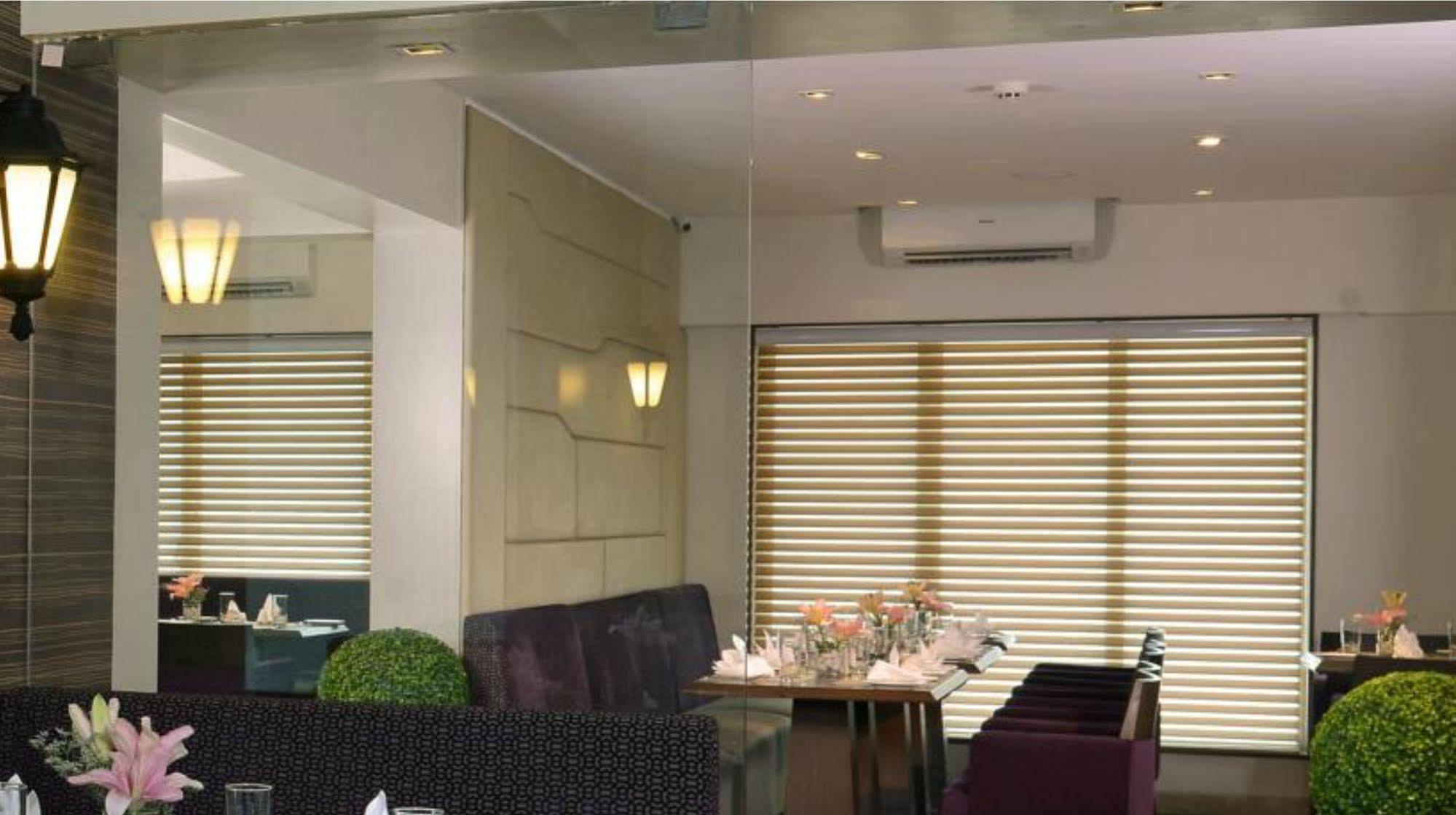 Residency Sarovar Portico Мумбаи Экстерьер фото