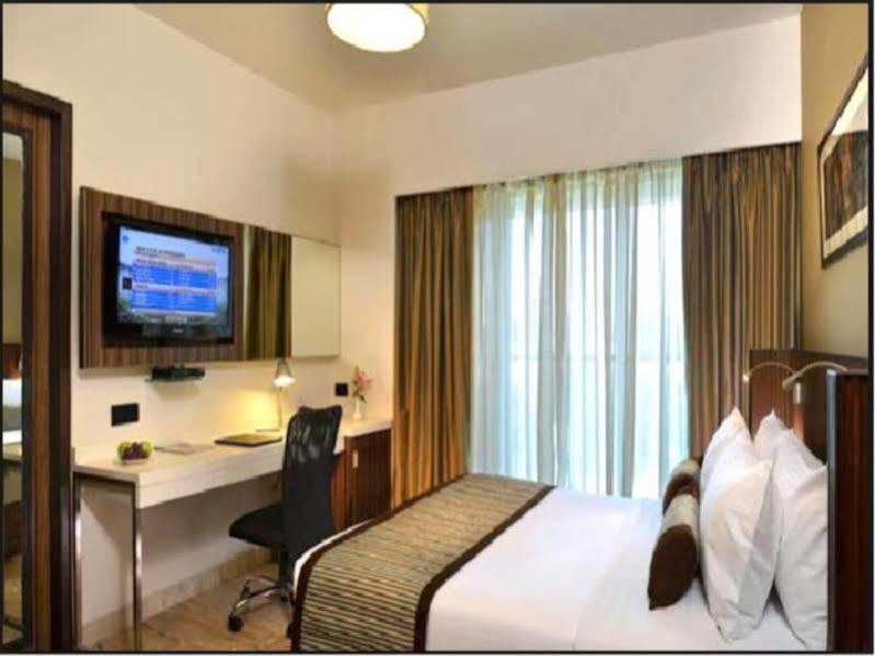 Residency Sarovar Portico Мумбаи Экстерьер фото