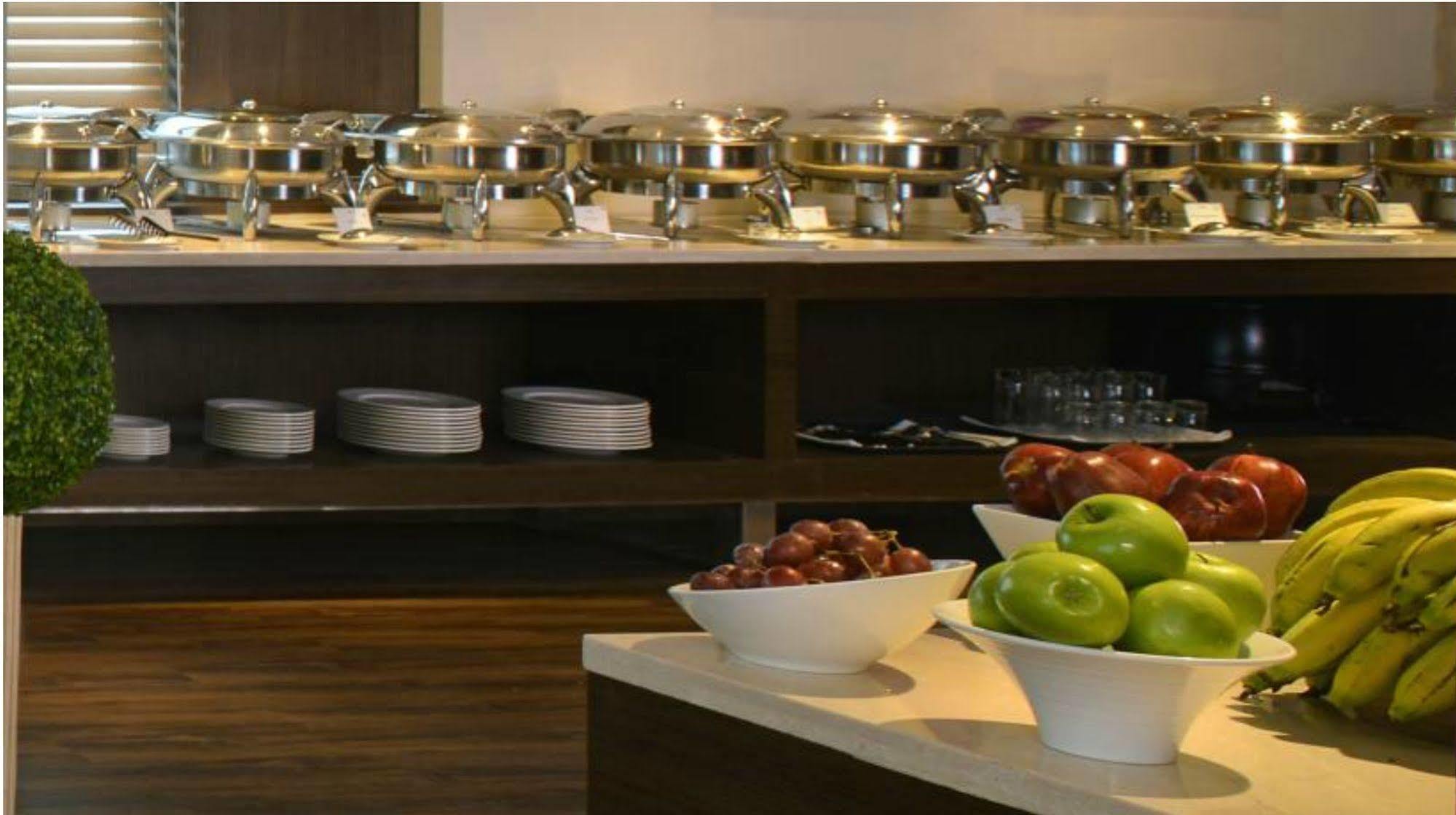Residency Sarovar Portico Мумбаи Экстерьер фото