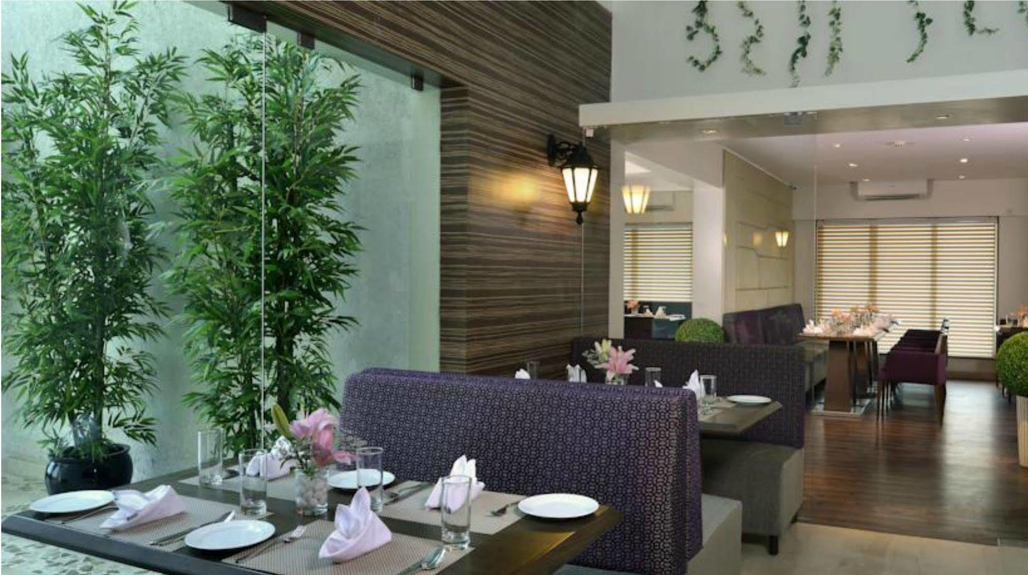 Residency Sarovar Portico Мумбаи Экстерьер фото