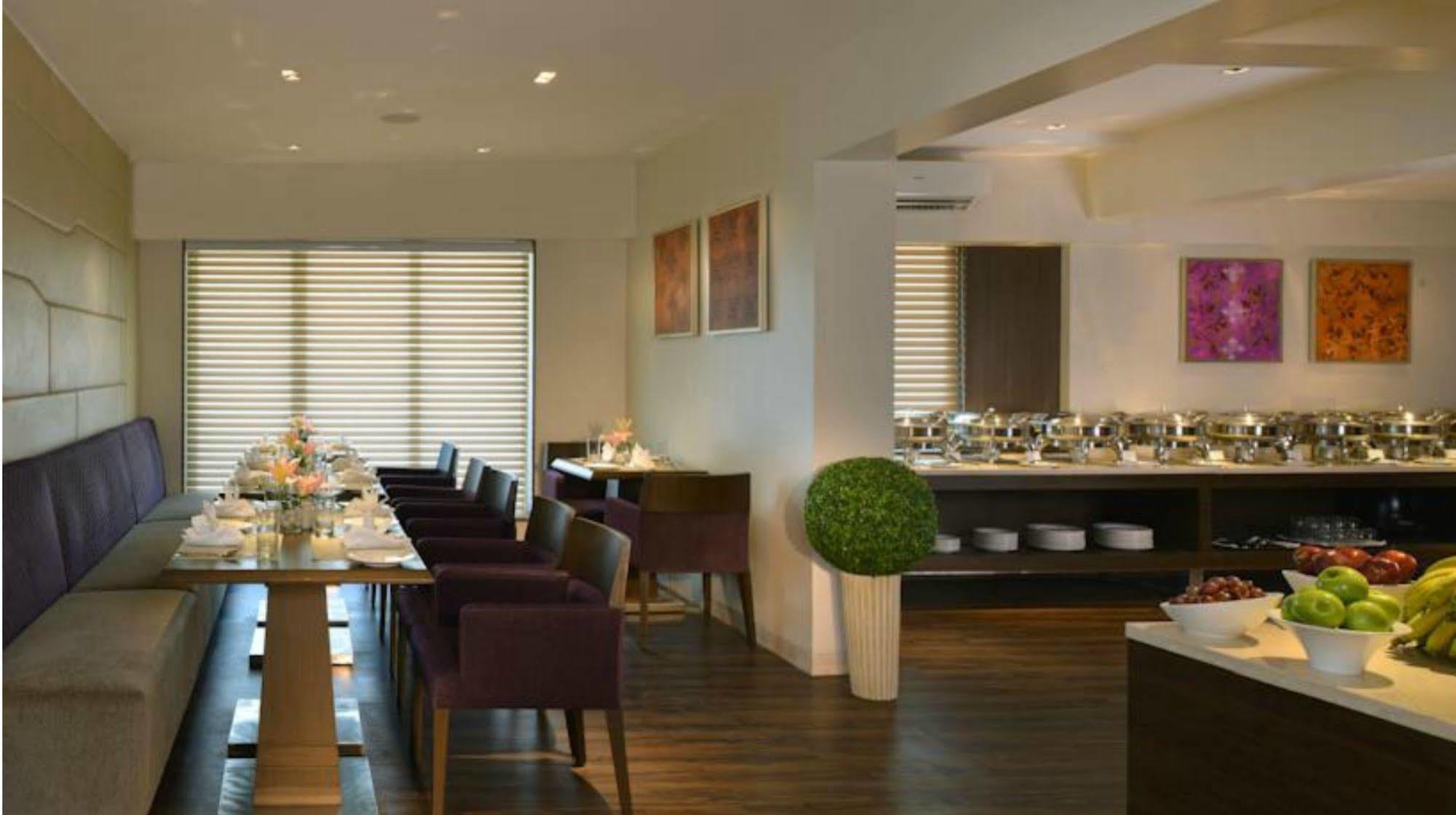 Residency Sarovar Portico Мумбаи Экстерьер фото