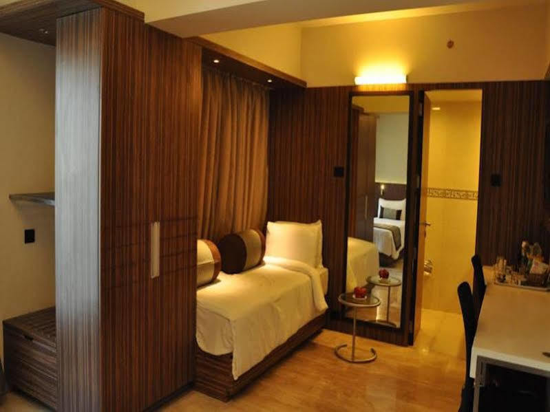 Residency Sarovar Portico Мумбаи Экстерьер фото